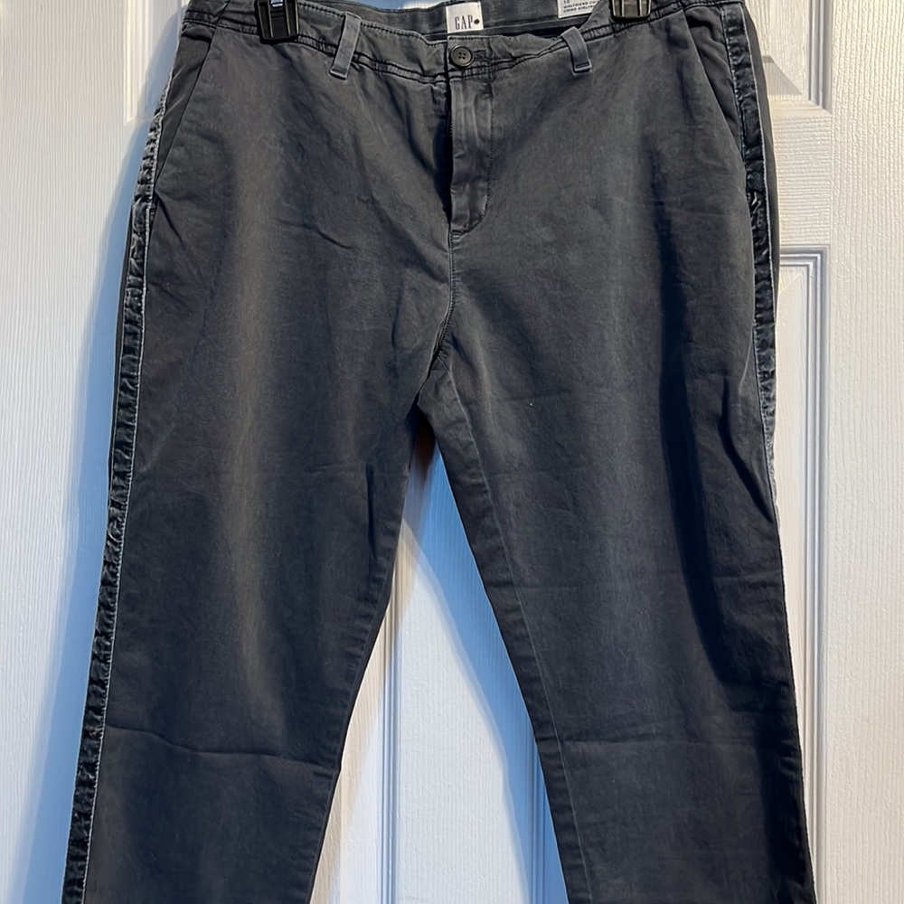GAP gray ankle cropped pants